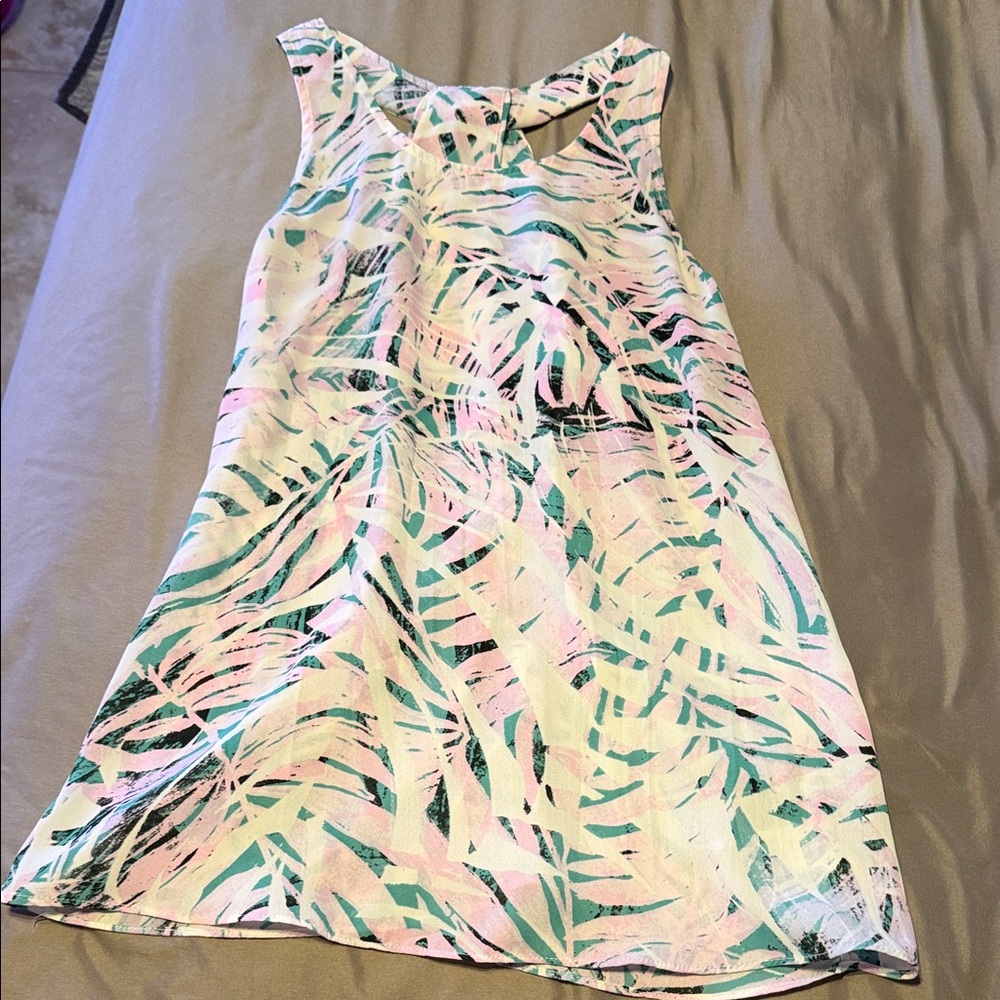 Sleeveless Tropical Print Shift shirt in Mint & Pink